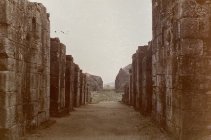 Axe des corridors vers l’ouest - Photographie d’archives avant le projet de Michel Goutal ACMH, 1984