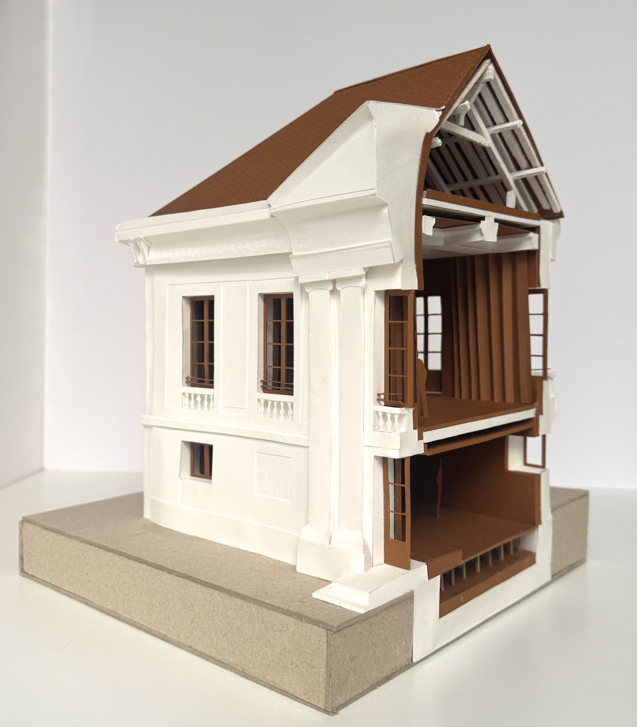 Maquette fragment. blanc/brun ; existant/connstruit.